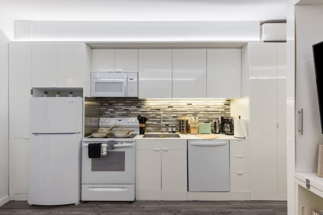 Photo - 12607 Larchmere Blvd Unit ID1335752P