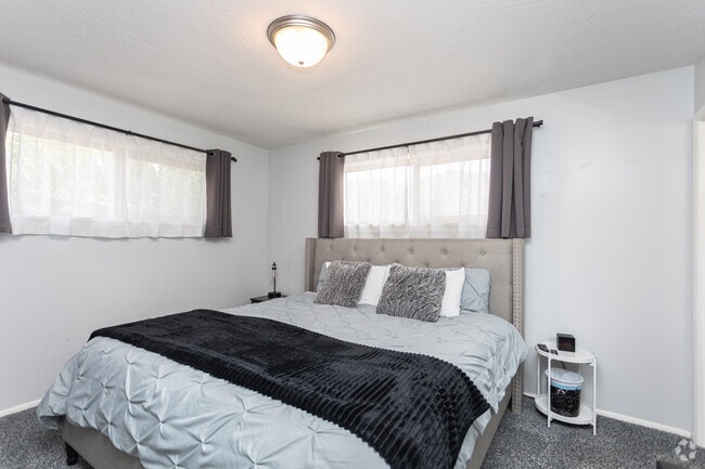 3BR, 2BA - 1,200SF - Primary Bedroom - 1252 N Victoria Way
