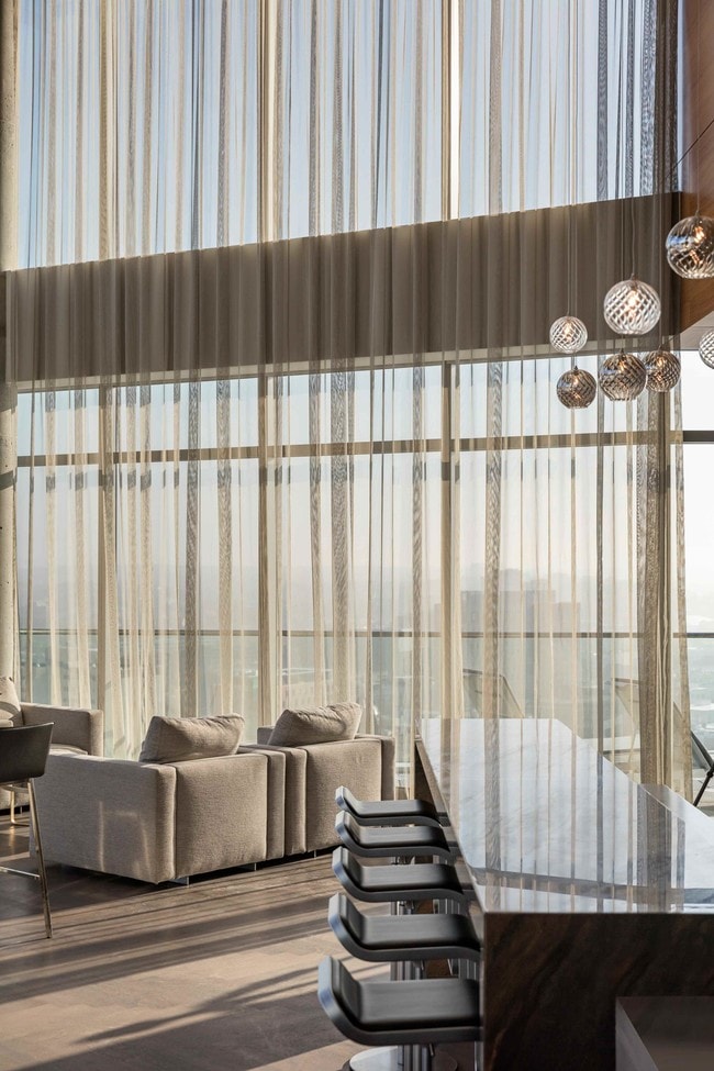 Sky Lounge - 30 Dalton