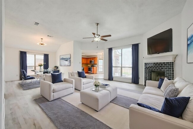 Photo - 809 Elbe Dr