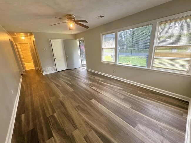 Photo - 1644 Russwood Rd
