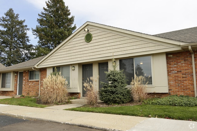 Davis Creek Apartments - Davis Creek Apartments