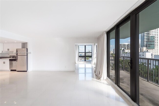 Photo - 1800 Collins Ave Unit 8C