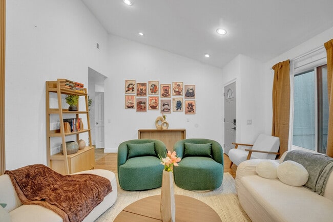 Building Photo - 5805 Silver Creek Valley Pl Unit ID1308904P