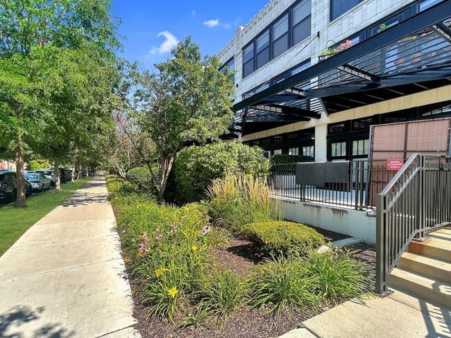 Photo - 1151 W 14th Pl