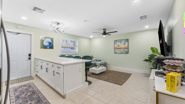 Building Photo - 79 S Brevard Ave Unit ID1389637P