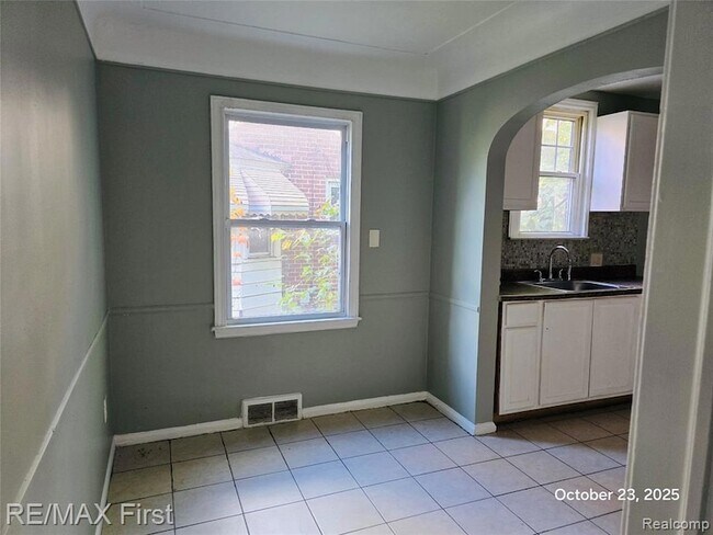 Photo - 11466 Somerset Ave