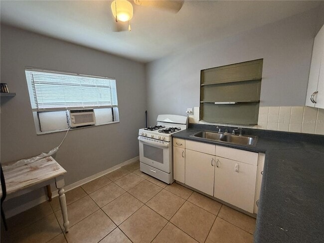 Photo - 370 3rd St NW