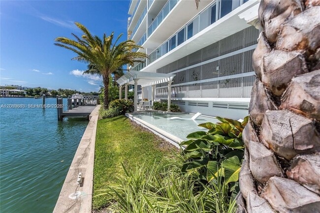 Building Photo - 9821 E Bay Harbor Dr Unit 706