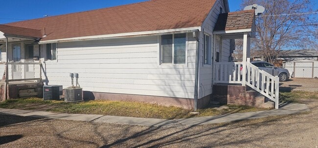 Building Photo - 545 S Carbon Ave