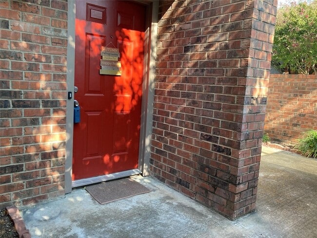 Building Photo - 18240 Midway Rd