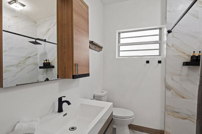 Photo - 1032 Michigan Ave Unit SI ID1540424P
