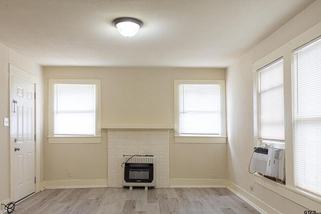 Photo - 1118 E Houston St