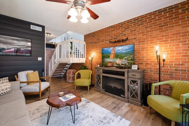 Photo - 2806 Suncrest Rd Unit SI ID1023106P