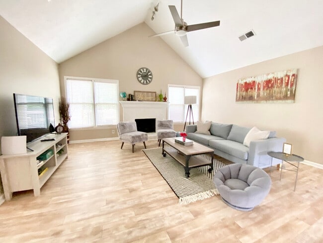 Photo - 1345 Yorktown Dr NW Unit ID1254391P