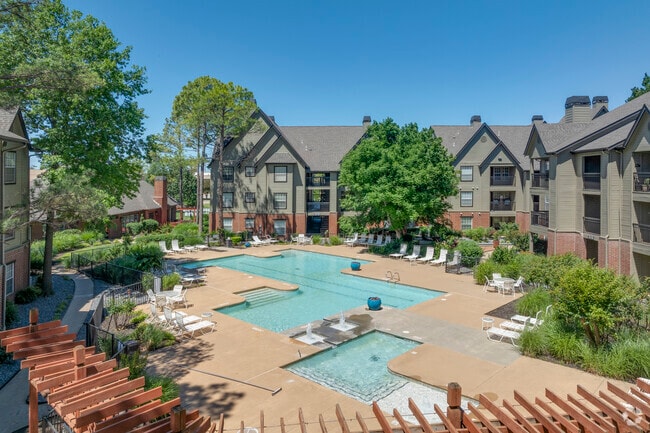 Building Photo - Crown Chase