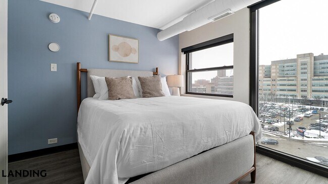 Photo - 1922 W Ogden Ave Unit 709