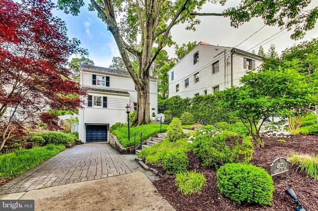 Photo - 4831 Calvert St NW