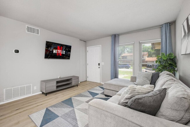 Building Photo - 5727 Valley Point Unit SI ID1626236P