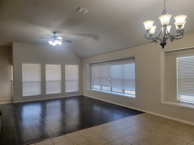 Photo - 628 Nemitz St