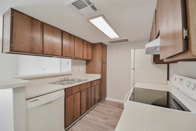Photo - 12905 Woodforest Blvd Unit 607