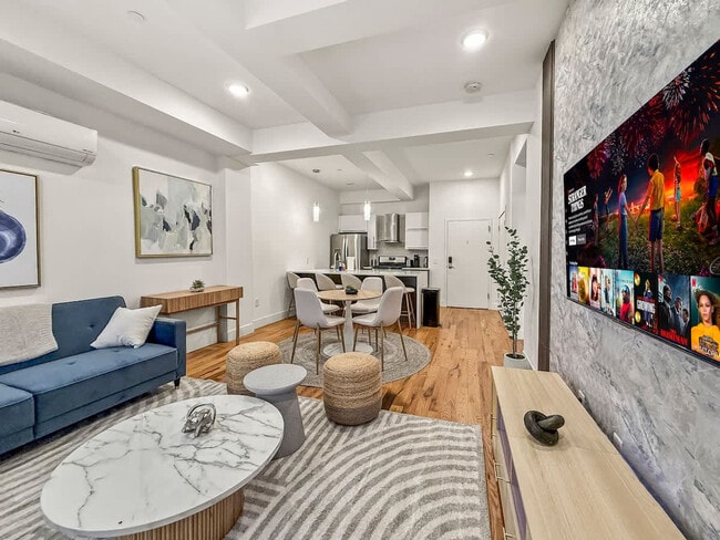 Photo - 236 W Thompson St Unit ID1055771P