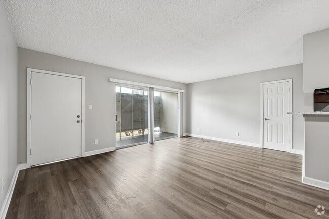 2BR, 2BA - 1015SF - Living Room - Venice Dreams
