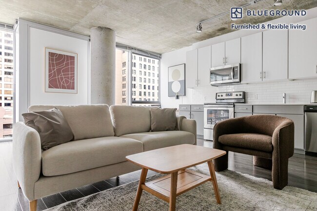 Photo - 215 W Lake St Unit SI FL17-ID1330