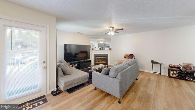 Building Photo - 2106 Whitehall Rd Unit 1B