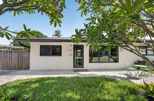 Photo - 115 NW 7th St