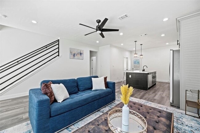 Building Photo - 8636 Scott St Unit A