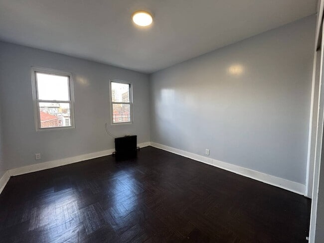 Photo - 1254 White Plains Rd