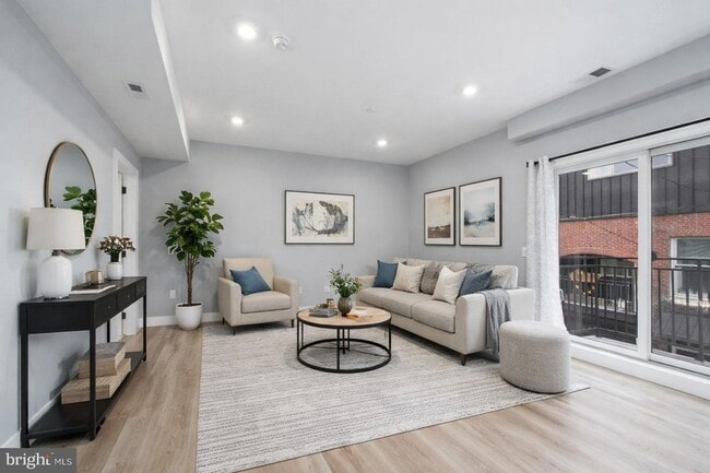 Photo - 2323 E Cabot St Unit 2