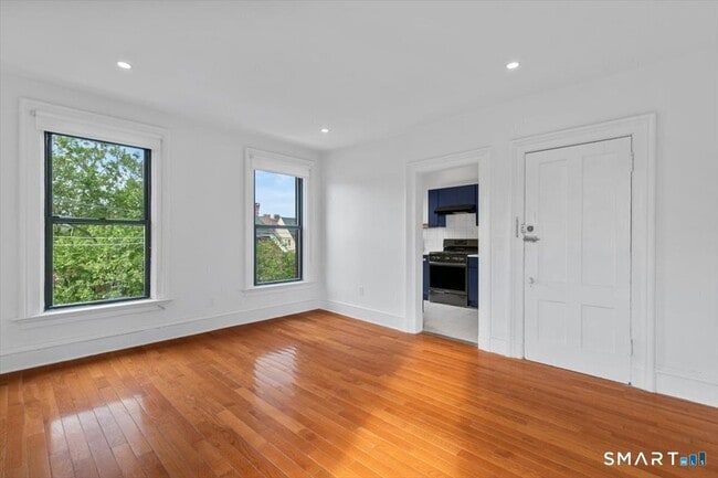 Photo - 48 Trumbull St