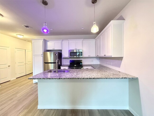 Photo - 2301 N Hickory St