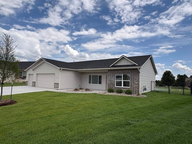 Photo - 1145 W Trek Cir