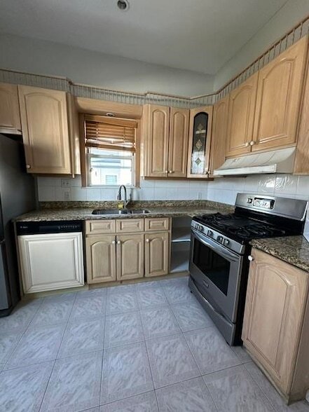 Photo - 228 73rd St