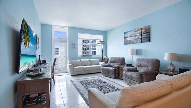 Building Photo - 4250 Galt Ocean Dr Unit PHM
