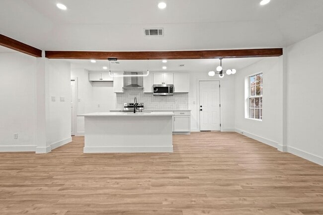 Photo - 6000 Cool Springs Dr