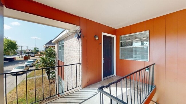 Building Photo - 3800 E 29th St Unit 15