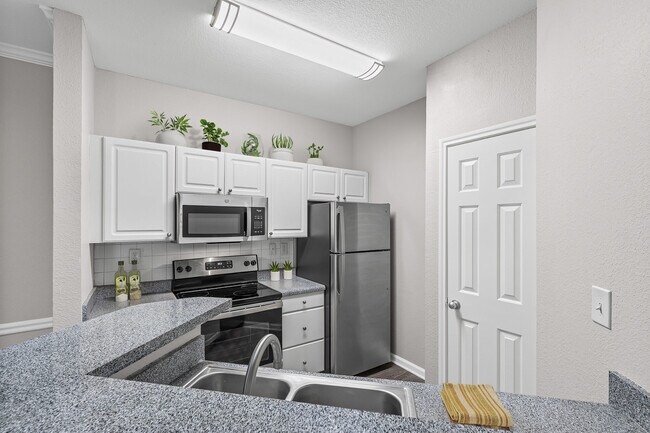 Benton Pointe apartments — community photo - Benton Pointe