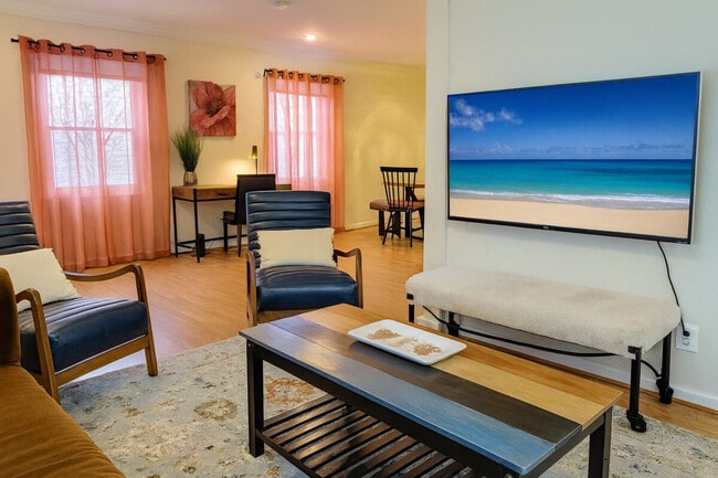 Building Photo - 2028 Pimmit Dr Unit SI ID1473419P