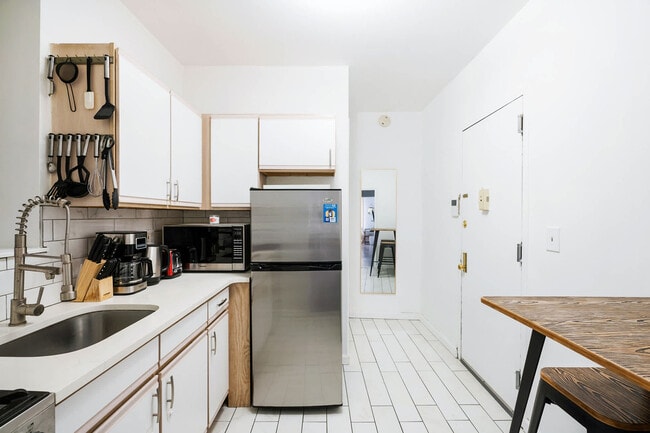 Photo - 428-430 West 47th Street-SI ID1021830P Unit SI ID1021830P