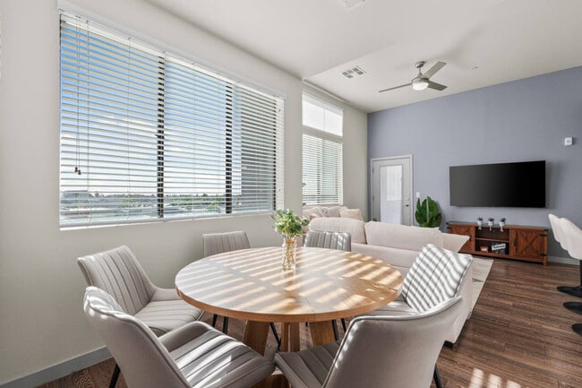 Photo - 711 W Broadway Rd Unit ID1366980P