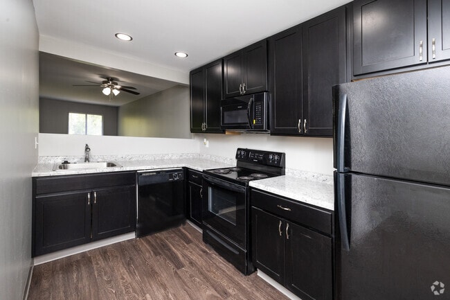 2BR, 2BA - 1,100SF - Kitchen - American Colony