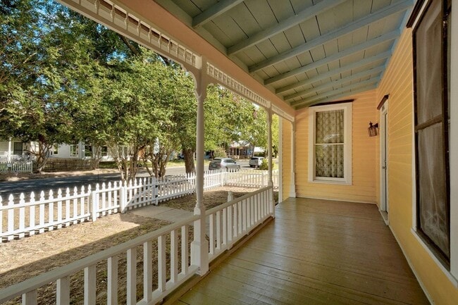 Photo - 304 Olive St