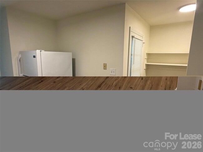 Photo - 544 Blendwood Dr