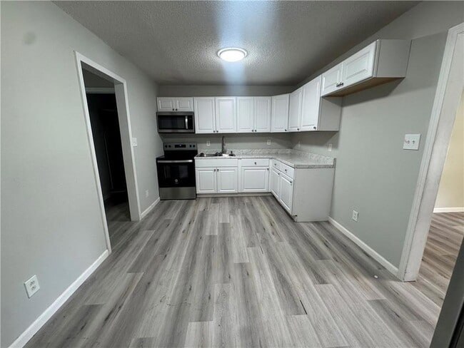 Photo - 6505 James St