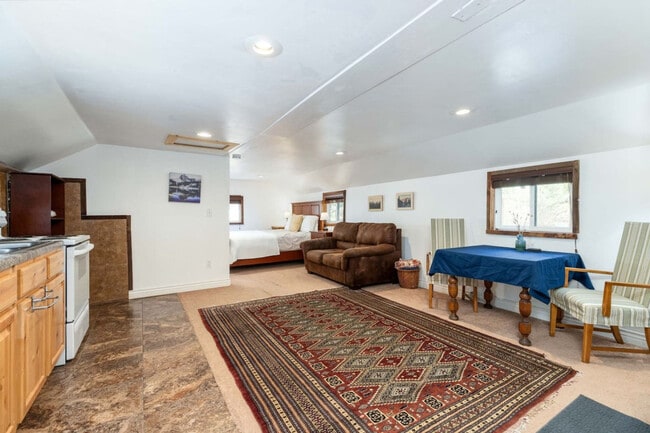 Building Photo - 6820 S Maxfield Dr Unit SI ID1597571P