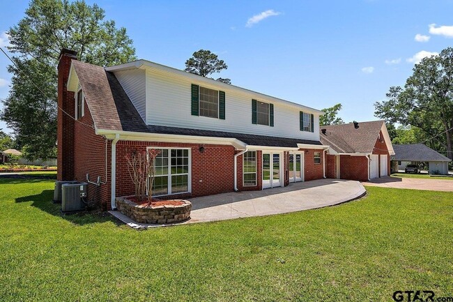 Photo - 199 Plum St